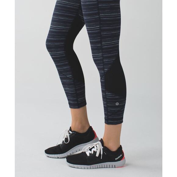 LULULEMON Pace Rival Crop 22" Size 4 Cyber Stripe Naval Blue Black - Picture 4 of 11